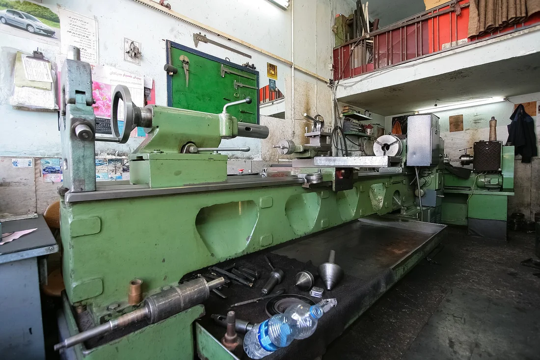 Máy cắt plasma CNC cắt phôi mặt bích từ thép tấm